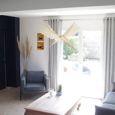 Jolie Maison, 8 Vacanciers, A 900 M De La *