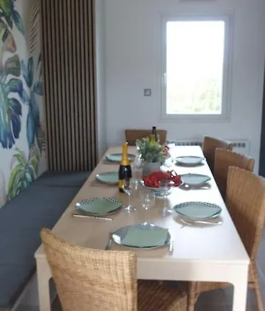 Jolie Maison, 8 Vacanciers, A 900 M De La *